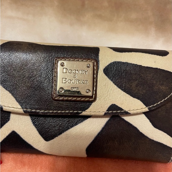 Dooney & Bourke print wallet - Picture 4 of 5